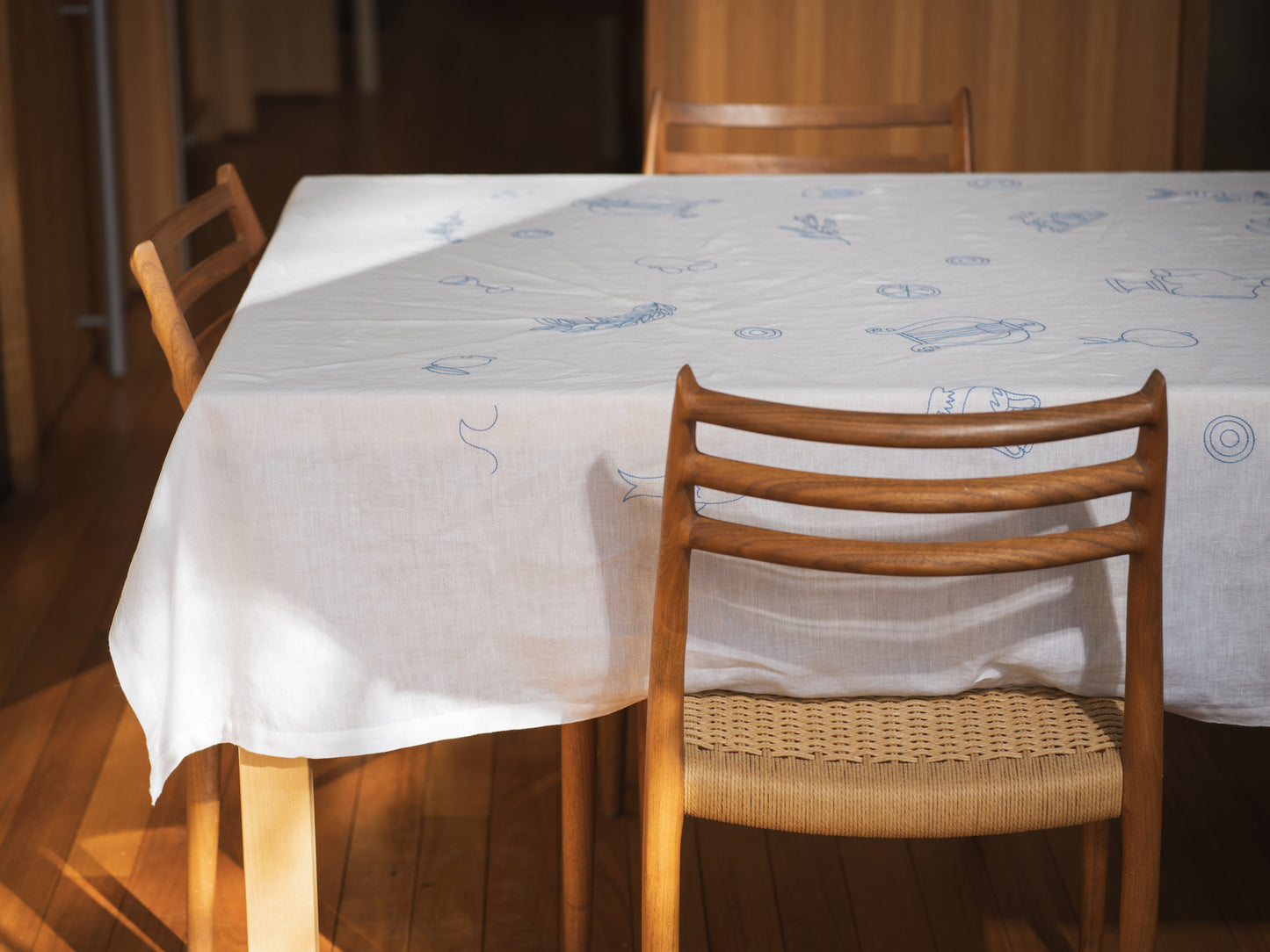 Grecian Goddess Series Tablecoth & Napkin Set